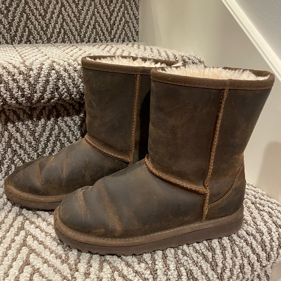 UGG Classic Mini II Boots size 2 short Dark brown - Picture 1 of 6